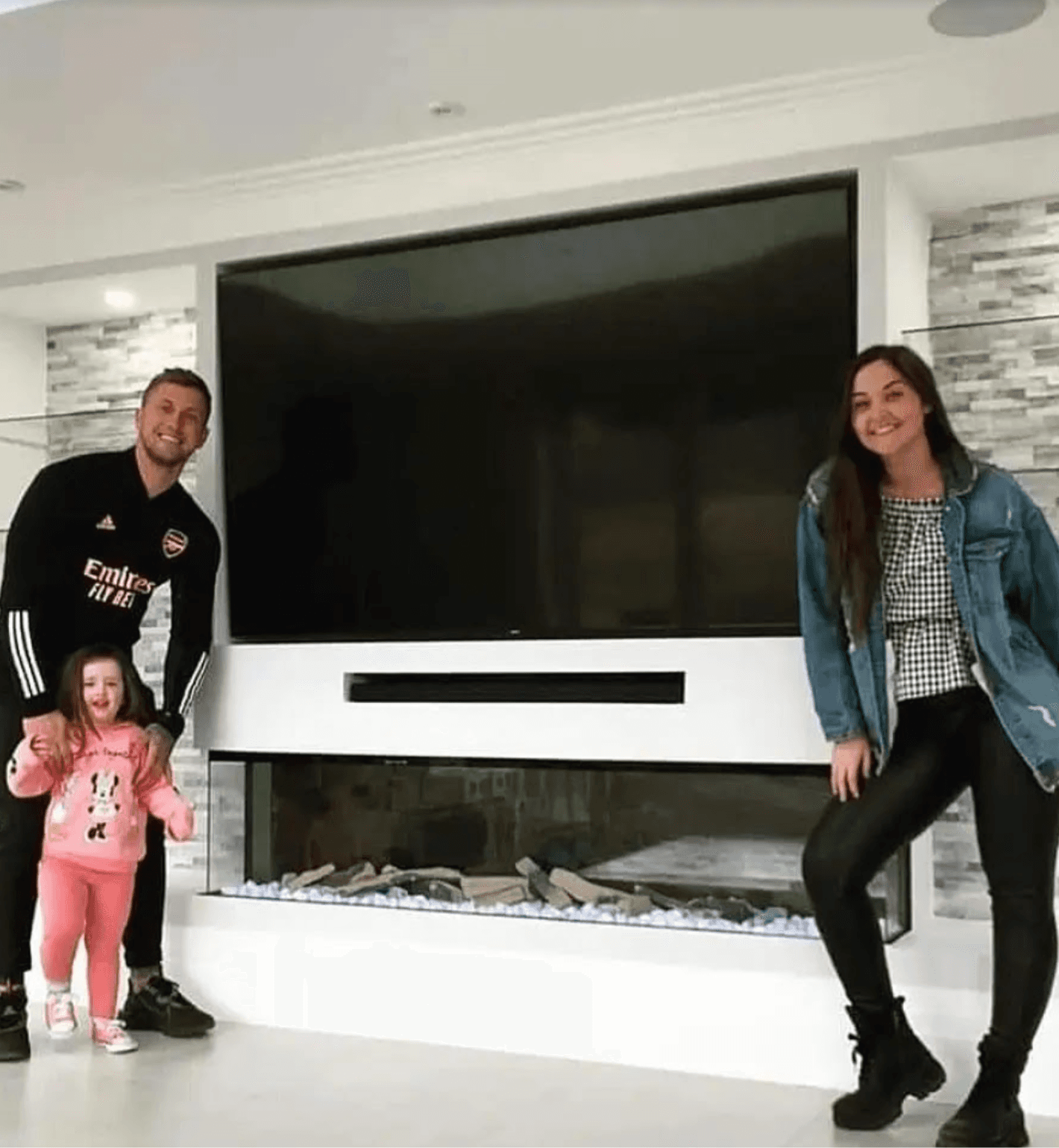 Jac Jossa and Dan Osbourne in front of their Bespoke Panoramic 2000